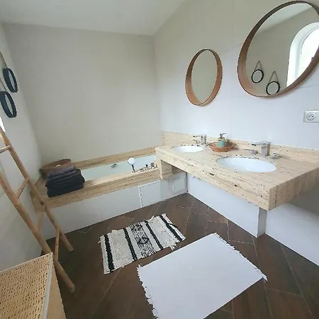 Thais Villa