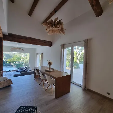 Thais Villa