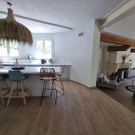 Thais Villa