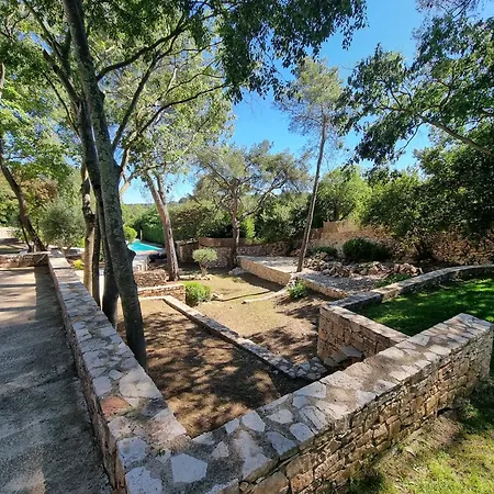 Thais Villa