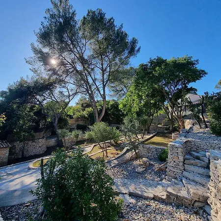 Thais Villa *