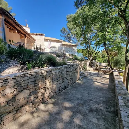 Thais Villa
