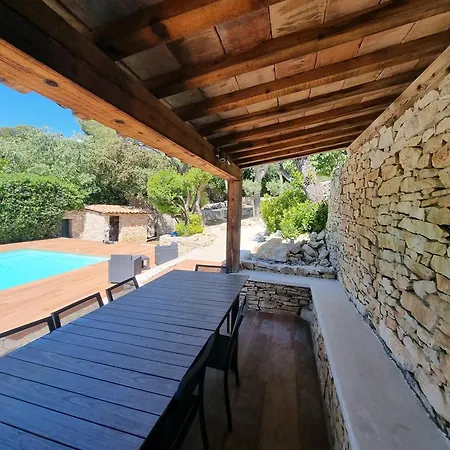 Thais Villa
